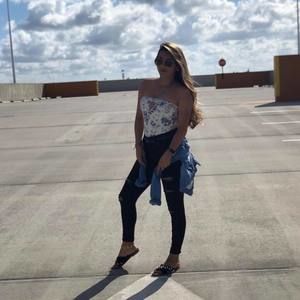 Meet your Posher, Lina